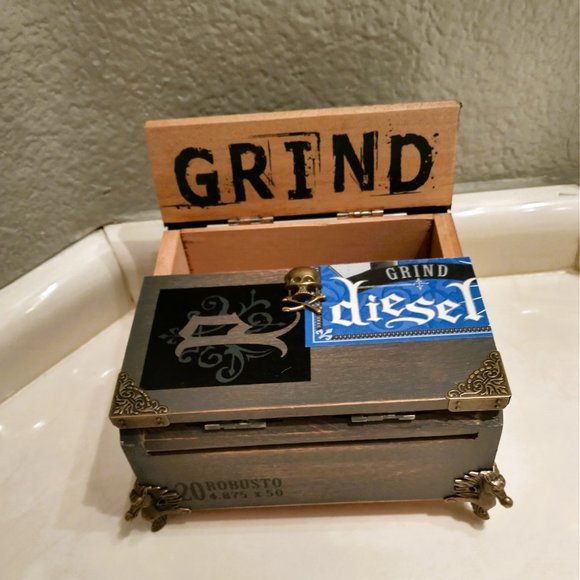 Suenos de Saundra Upcycled Rare Grind Diesel Cedar Cigar Box, ARTFUL STORAGE - Picture 6 of 15